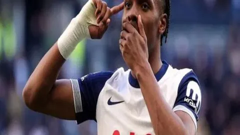 “世预赛18强战沙特，国足主帅解析阵容名单——《环球时报》”